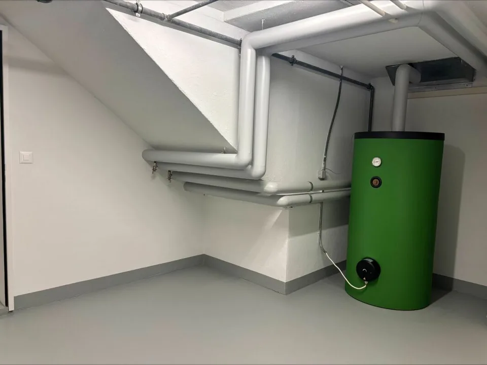 Maison unifamiliale spacieuse de 5,5 pièces avec annexe de 2,5 pièces, garage immense et jardin ensoleillé – photo 23 sur 30