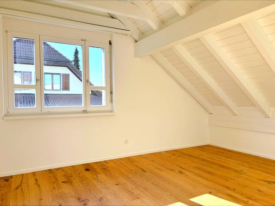 Maison unifamiliale spacieuse de 5,5 pièces avec annexe de 2,5 pièces, garage immense et jardin ensoleillé – photo 12 sur 30