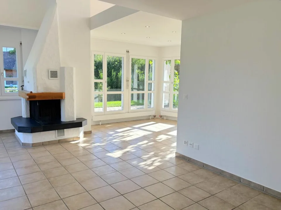 Maison unifamiliale spacieuse de 5,5 pièces avec annexe de 2,5 pièces, garage immense et jardin ensoleillé – photo 4 sur 30