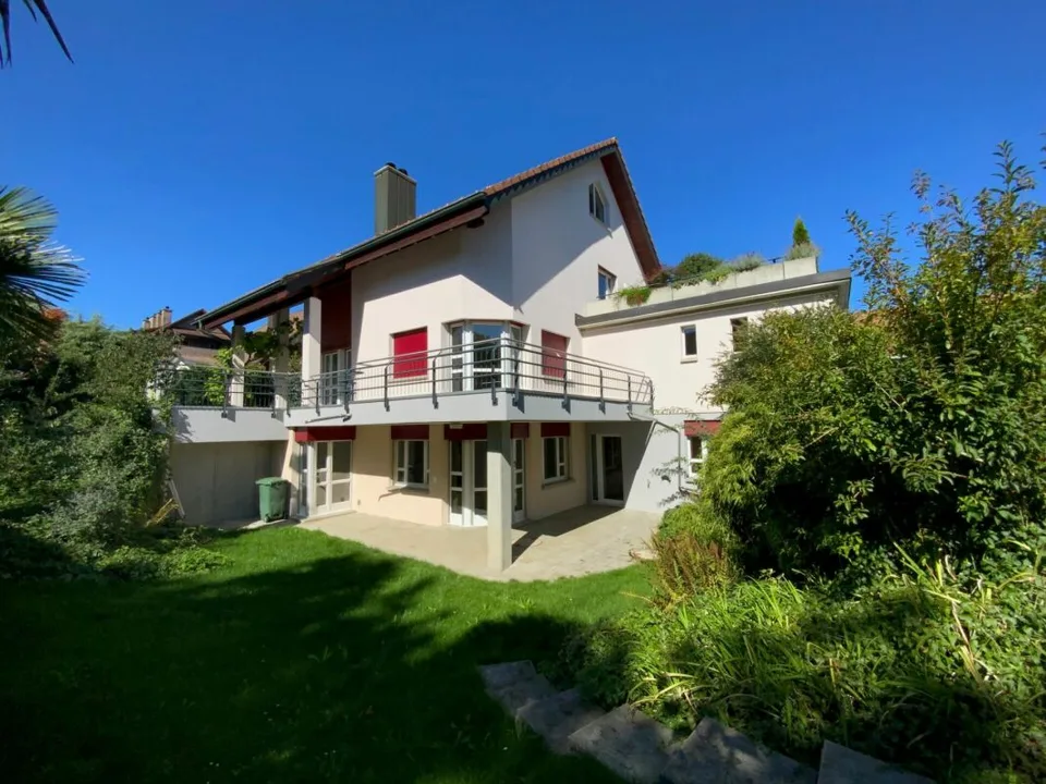 Maison unifamiliale spacieuse de 5,5 pièces avec annexe de 2,5 pièces, garage immense et jardin ensoleillé – photo 29 sur 30
