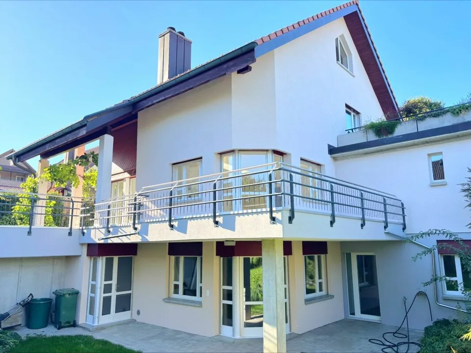 Maison unifamiliale spacieuse de 5,5 pièces avec annexe de 2,5 pièces, garage immense et jardin ensoleillé – photo 27 sur 30