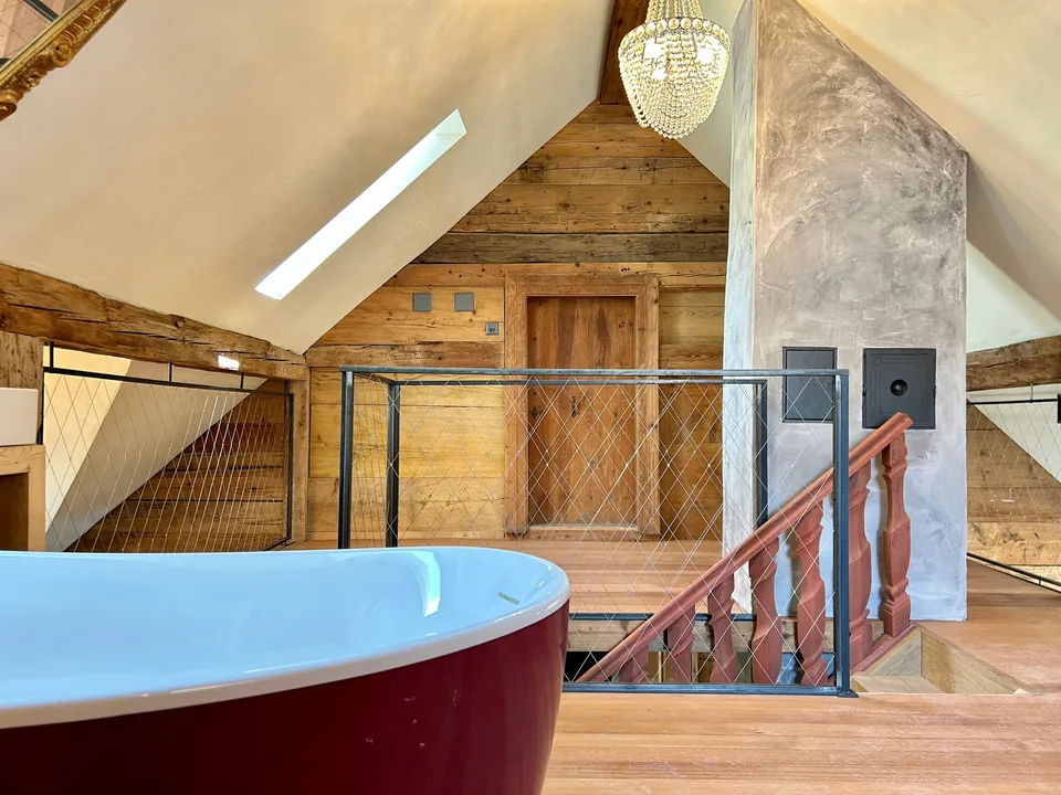 Renditeobjekt / Mehrfamilienhaus der besonderen Art - Historisches Haus mit 6 neuwertigen Wohnungen und 2 Studios/Ateliers – Foto 9 von 13