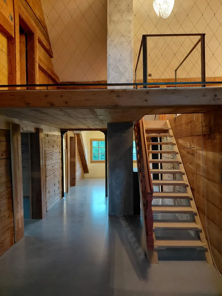 Renditeobjekt / Mehrfamilienhaus der besonderen Art - Historisches Haus mit 6 neuwertigen Wohnungen und 2 Studios/Ateliers – Foto 5 von 13
