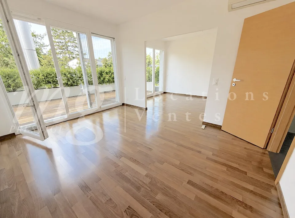 En exclusivité ! SUPERBE MAISON CONTEMPORAINE DE 8 PIECES AVEC GRANDE PISCINE ET JARDIN PRIVATIF – photo 11 sur 13