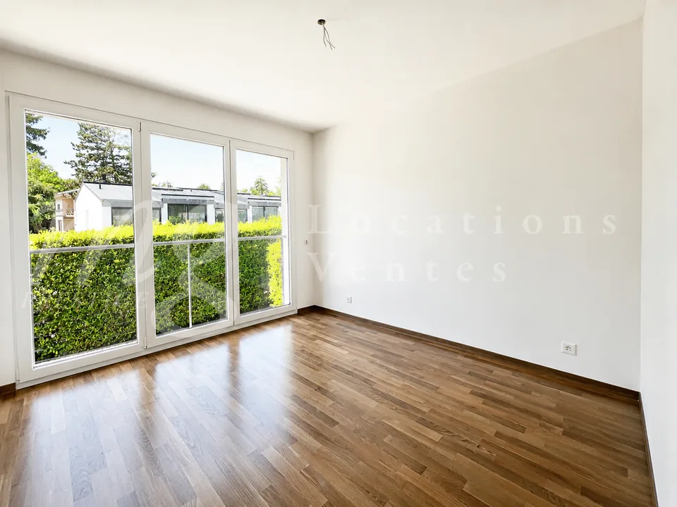 En exclusivité ! SUPERBE MAISON CONTEMPORAINE DE 8 PIECES AVEC GRANDE PISCINE ET JARDIN PRIVATIF – photo 9 sur 13