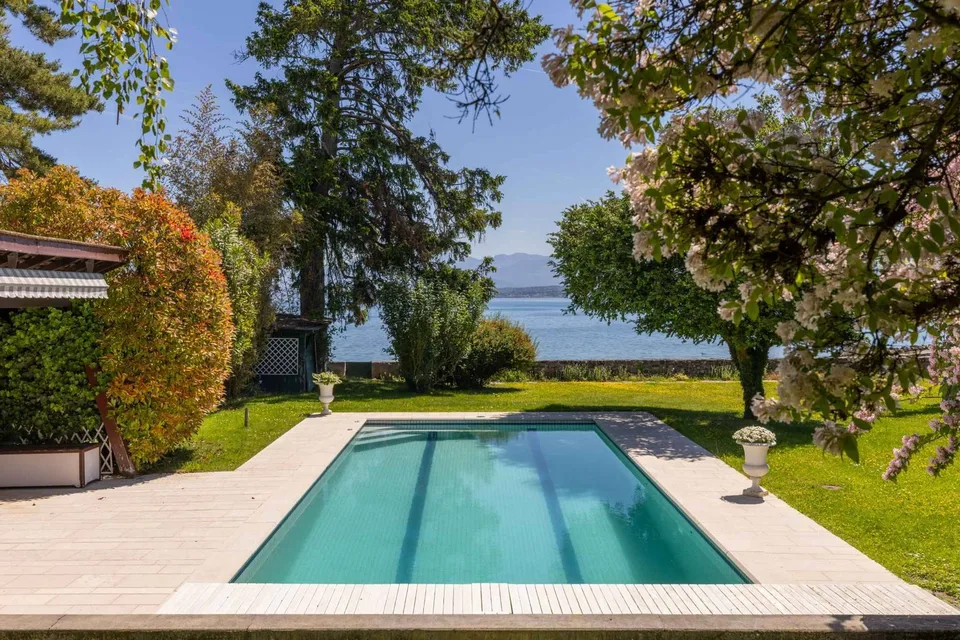Domaine d'exception au bord du lac Port privé & vue panoramique – photo 2 sur 12