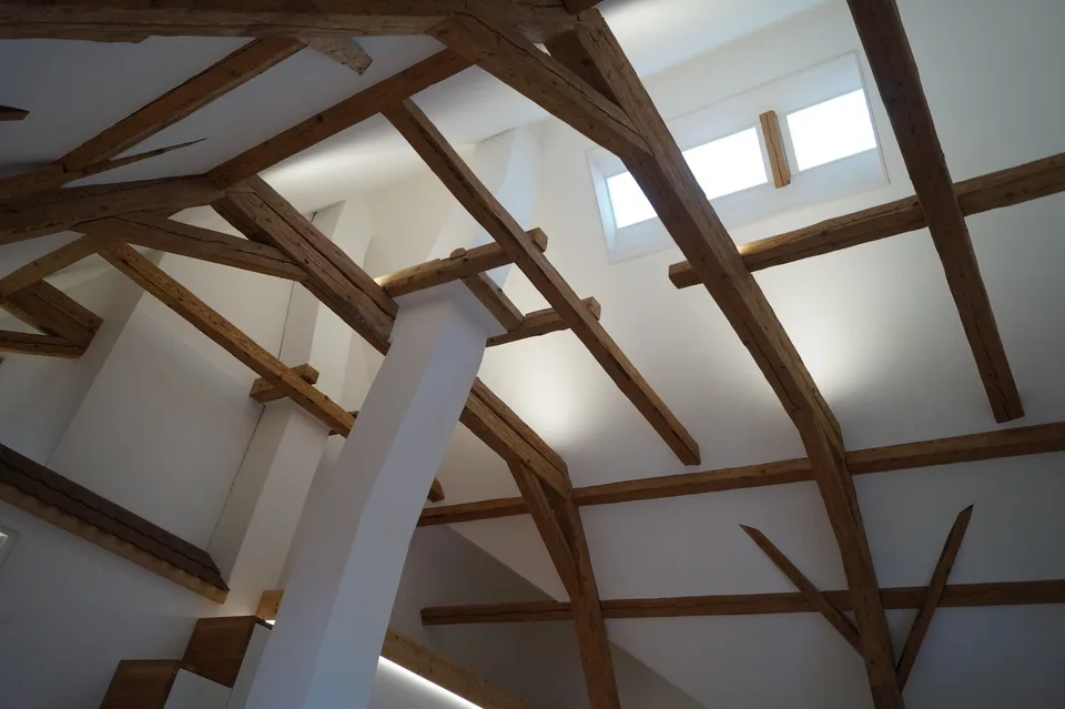Charming 2.5-room attic apartment with balcony in Grosshöchstetten – photo 7 of 17