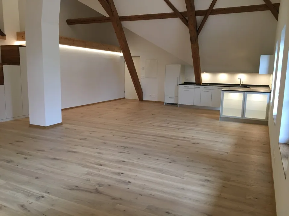 Charming 2.5-room attic apartment with balcony in Grosshöchstetten – photo 4 of 17