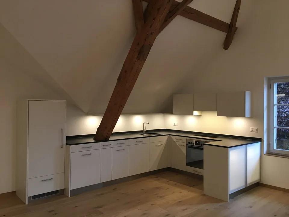 Charming 2.5-room attic apartment with balcony in Grosshöchstetten – photo 3 of 17