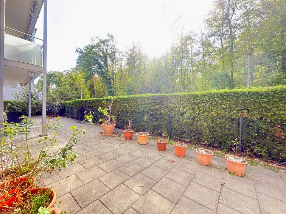 Appartement de jardin spacieux 4.5 pièces avec 100 m² d'espace extérieur à Bülach – photo 2 sur 8