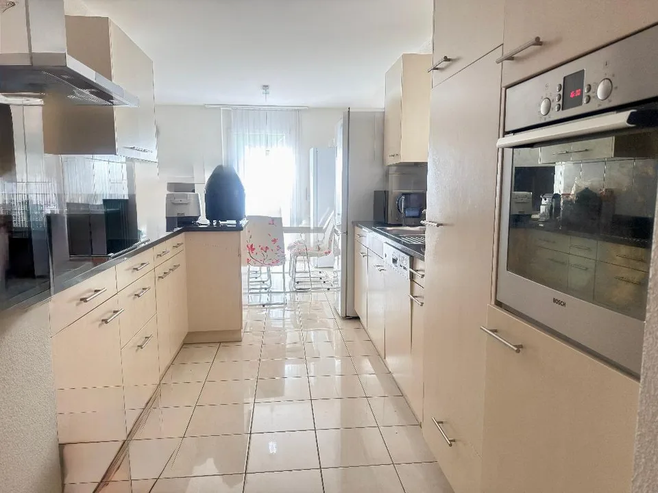 Appartement de jardin spacieux 4.5 pièces avec 100 m² d'espace extérieur à Bülach – photo 3 sur 8
