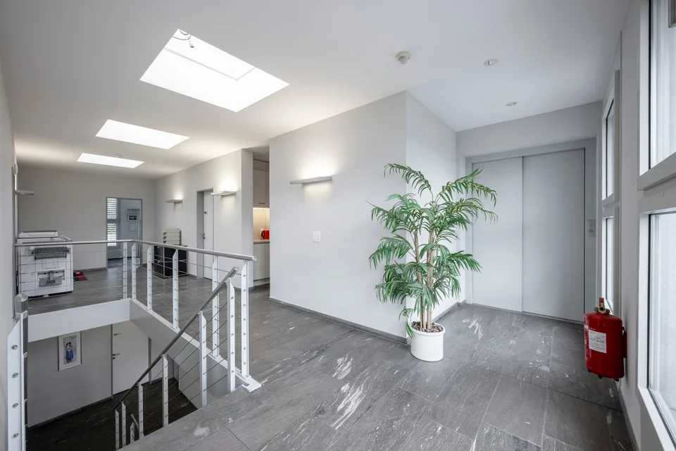 Versatile commercial property with fully equipped storage and office space – photo 11 of 12