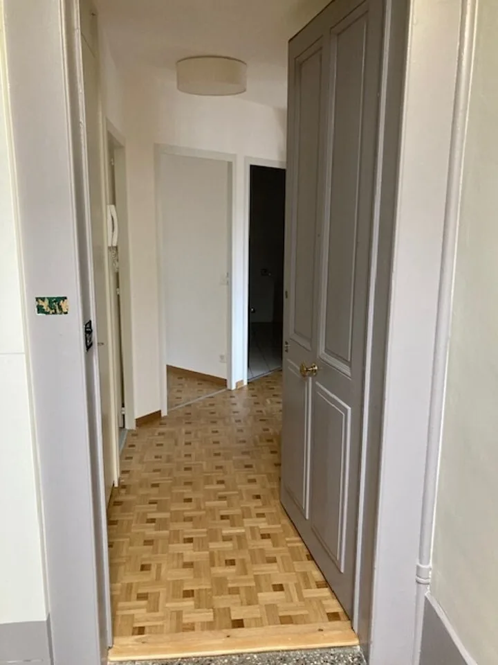 Wohnung mit 4.5 Zimmern im 5. Stock - Plainpalais – Foto 2 von 6
