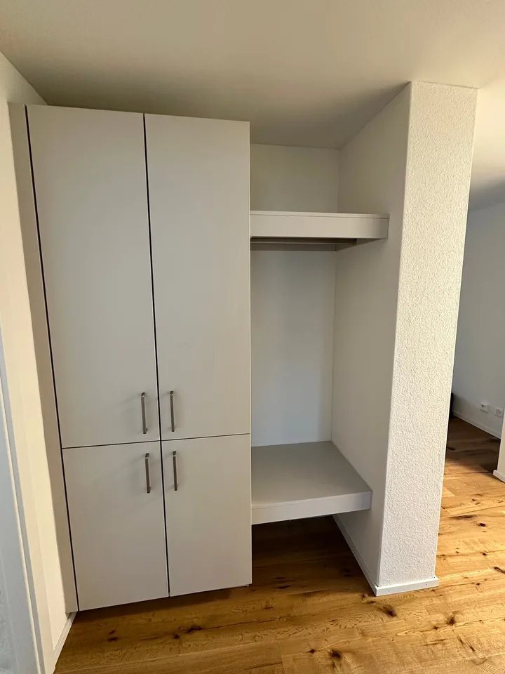 Neuwertige moderne 3.5-Zimmer-Wohnung mit eigenem Waschturm – Foto 7 von 9