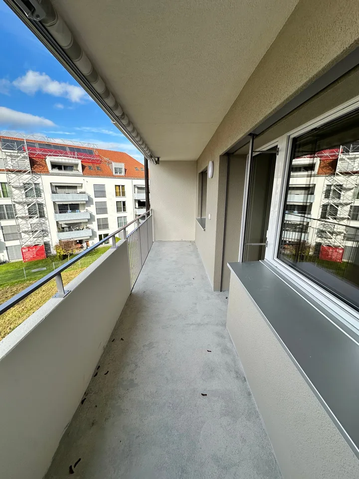 Neuwertige moderne 3.5-Zimmer-Wohnung mit eigenem Waschturm – Foto 8 von 9