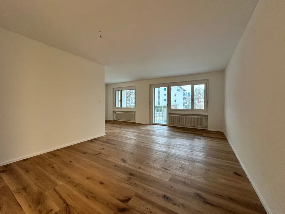 Neuwertige moderne 3.5-Zimmer-Wohnung mit eigenem Waschturm – Foto 4 von 9