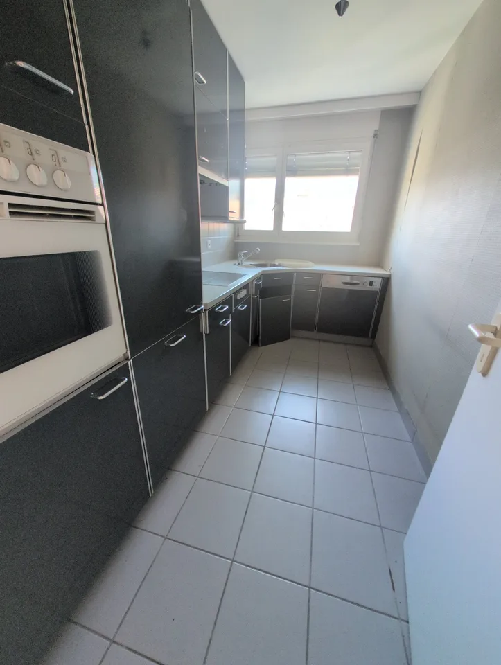 Kleiner Schatz! Zu vermieten, schönes 4.5-Zimmer-Apartment mit Balkon, DERZEIT IN RENOVIERUNG, in Sion! – Foto 3 von 27