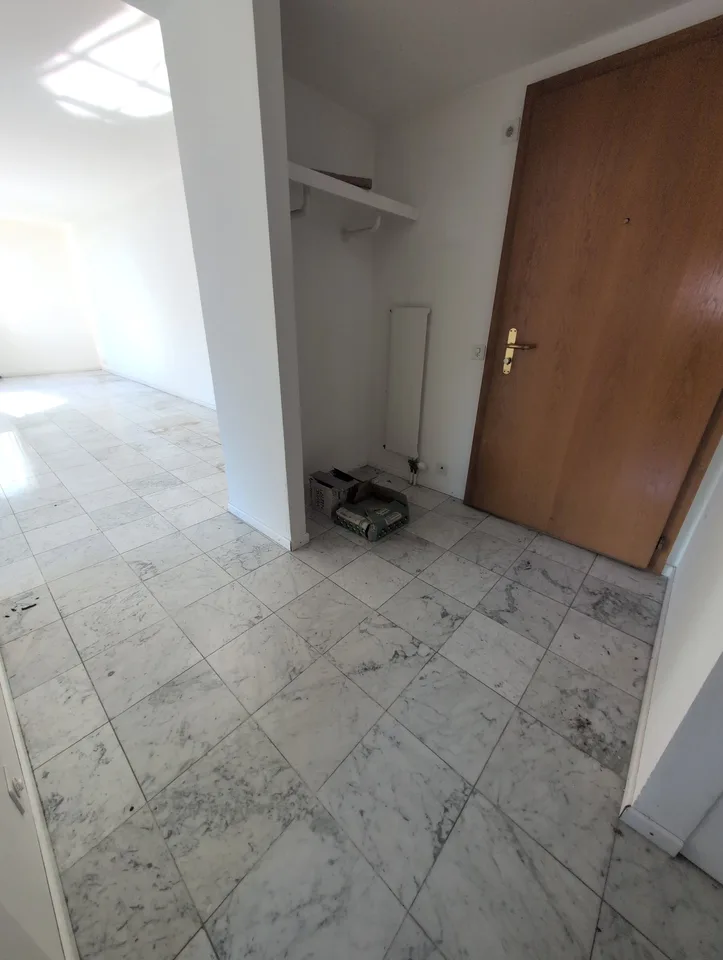Kleiner Schatz! Zu vermieten, schönes 4.5-Zimmer-Apartment mit Balkon, DERZEIT IN RENOVIERUNG, in Sion! – Foto 2 von 27