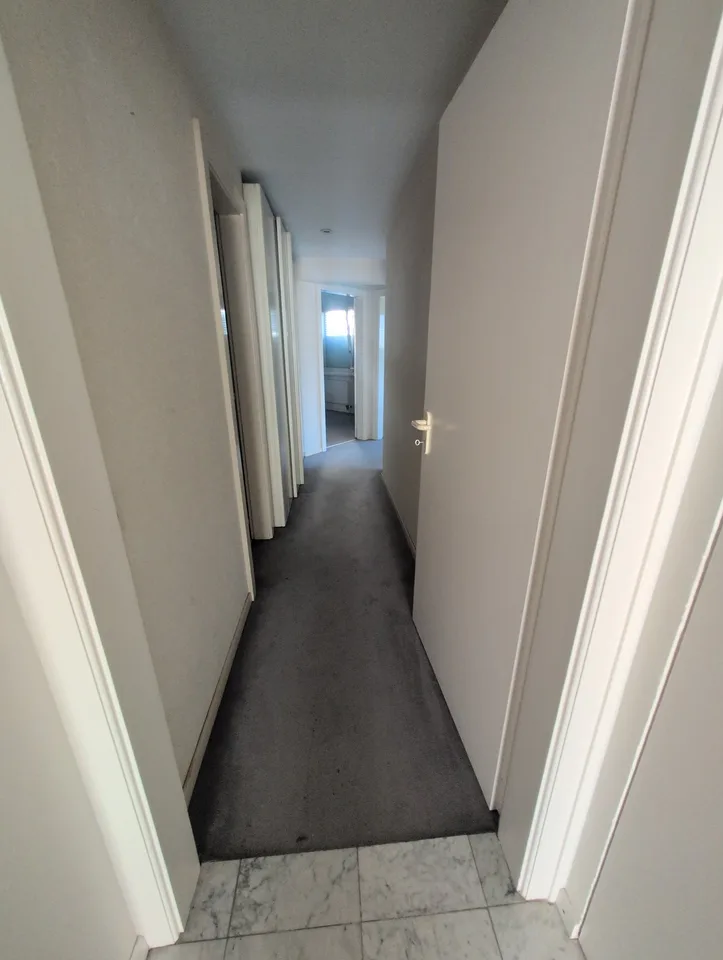 Kleiner Schatz! Zu vermieten, schönes 4.5-Zimmer-Apartment mit Balkon, DERZEIT IN RENOVIERUNG, in Sion! – Foto 14 von 27