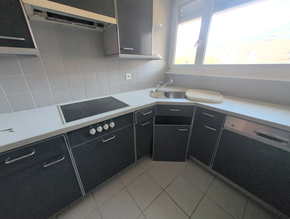 Kleiner Schatz! Zu vermieten, schönes 4.5-Zimmer-Apartment mit Balkon, DERZEIT IN RENOVIERUNG, in Sion! – Foto 4 von 27