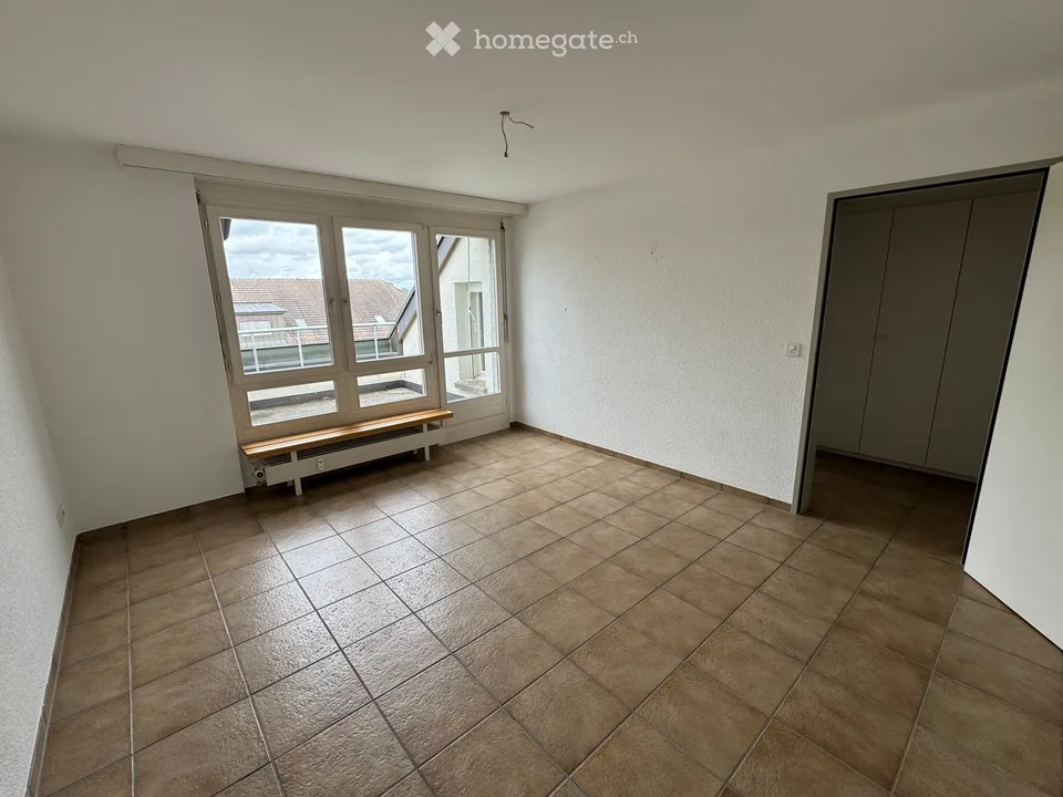 Appartement de 3,5 pièces en mansarde avec balcon et vue splendide ainsi que boite de garage en sous-sol à Arbon – photo 8 sur 13