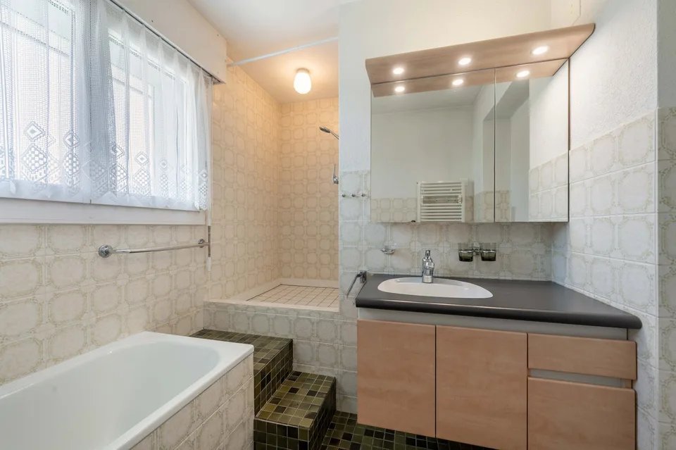 Casa bifamiliare affascinante in una zona residenziale tranquilla – foto 4 di 14