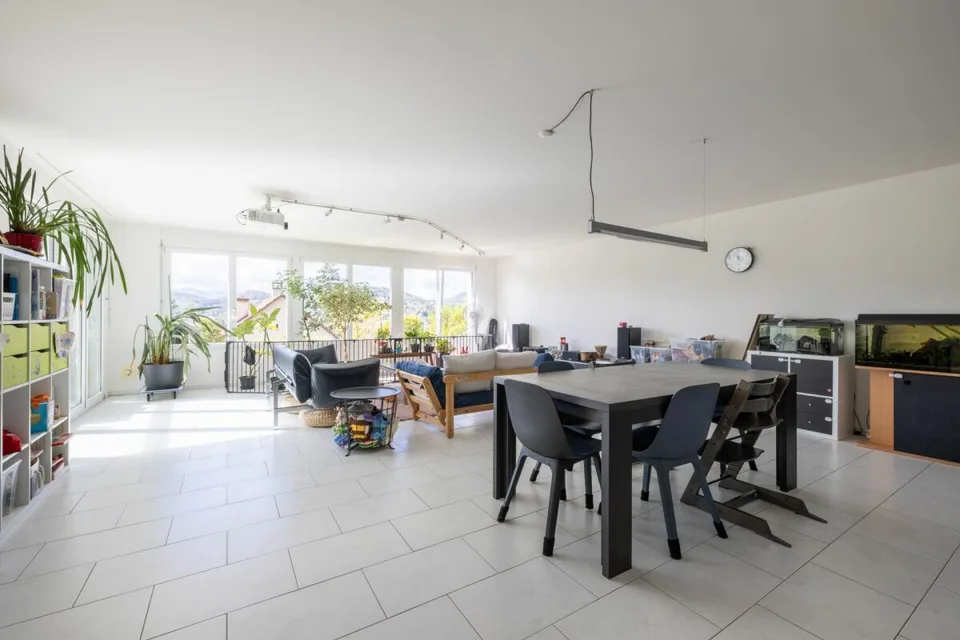 Sulla pendice soleggiata di Liestal: appartamento terrazza 4,5 locali – foto 3 di 13