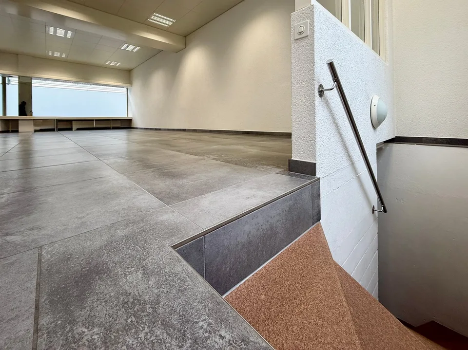 Espace commercial élégant à Biel-Mett – idéal pour la beauté, le cabinet ou le bureau – photo 8 sur 12