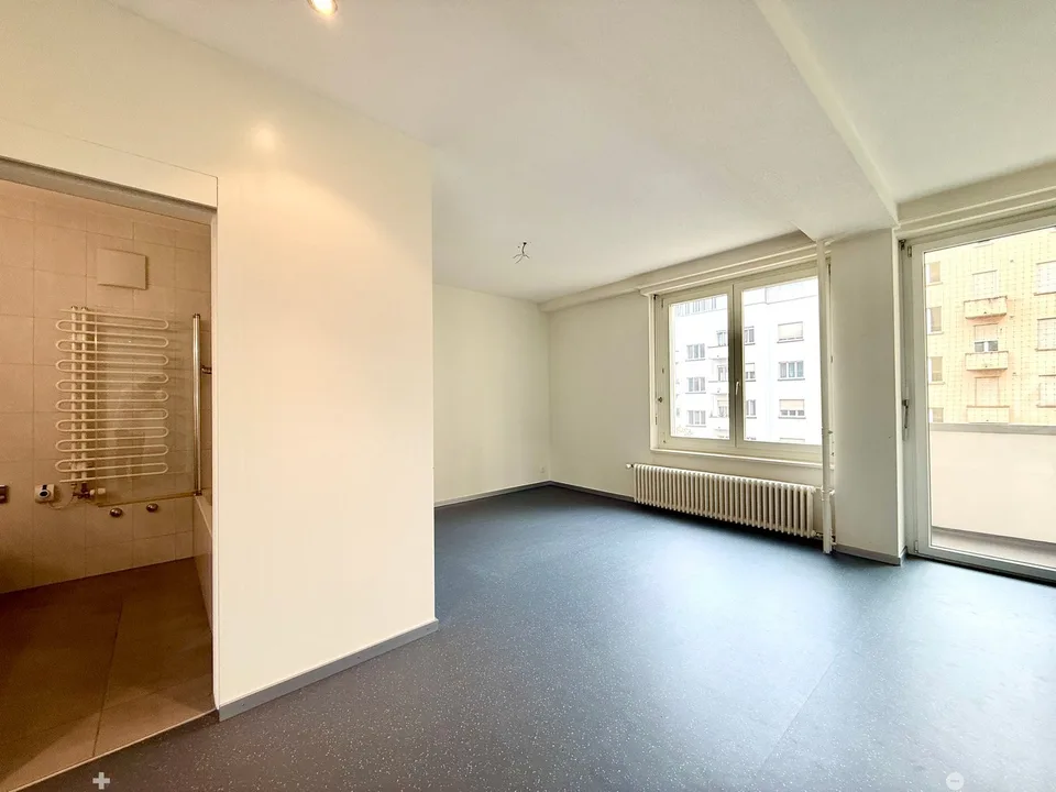 Grande appartamento ristrutturato di 2 locali nel centro su Bahnhofstrasse a Biel – foto 6 di 9