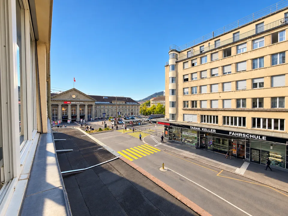 Grande appartamento ristrutturato di 2 locali nel centro su Bahnhofstrasse a Biel – foto 8 di 9