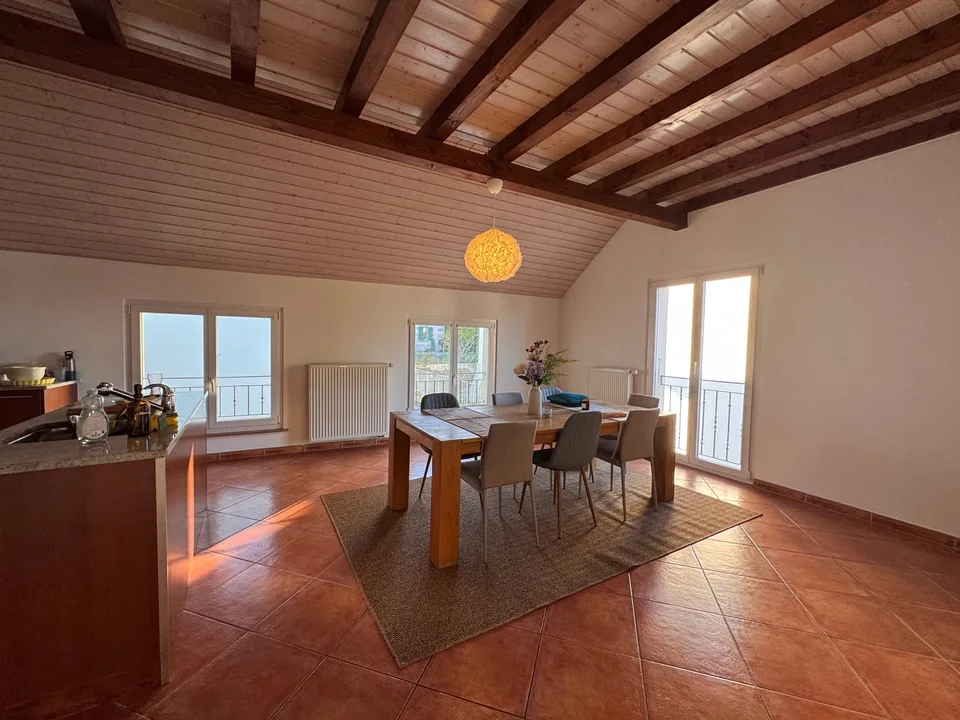 Camera arredata disponibile in una grande villa in condivisione ad Apples – foto 4 di 7