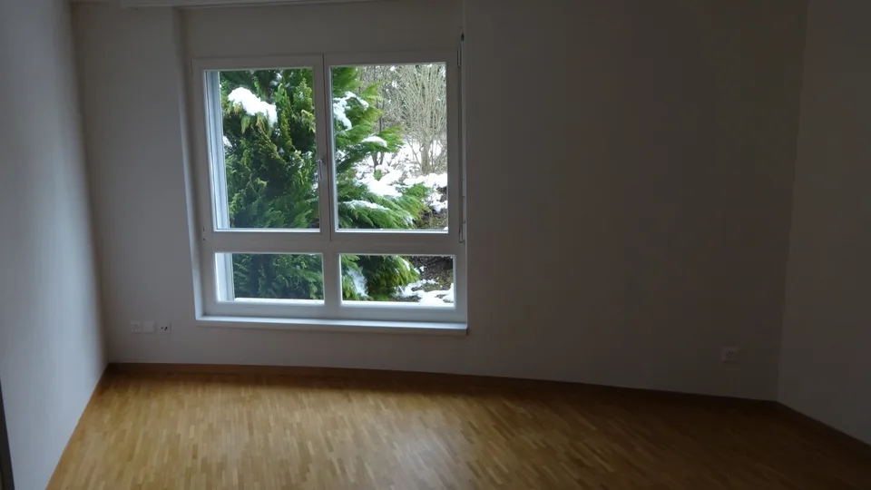 Schöne 4.5-Zimmerwohnung mit Gartensitzplatz im Herzen von Lieli – Foto 3 von 8