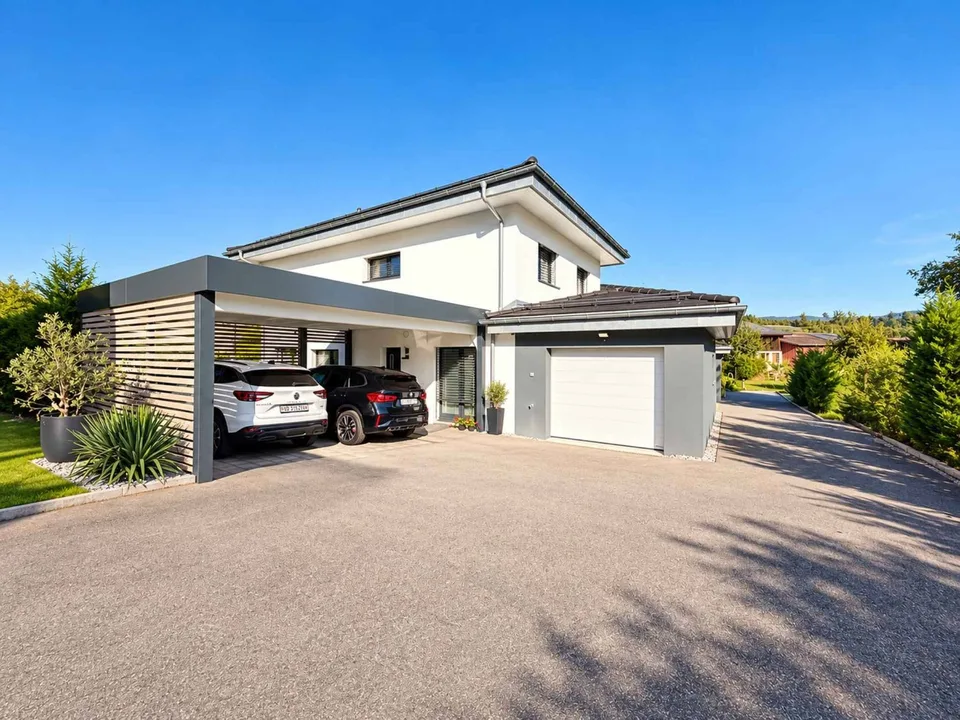 Cuarny Villa für Familie von 2019, Garten, Pergola und Kino im Untergeschoss – Foto 4 von 13