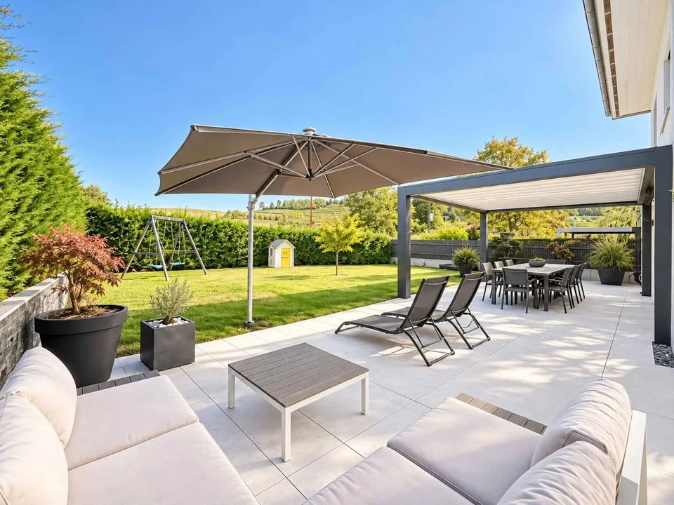 Cuarny Villa für Familie von 2019, Garten, Pergola und Kino im Untergeschoss – Foto 2 von 13