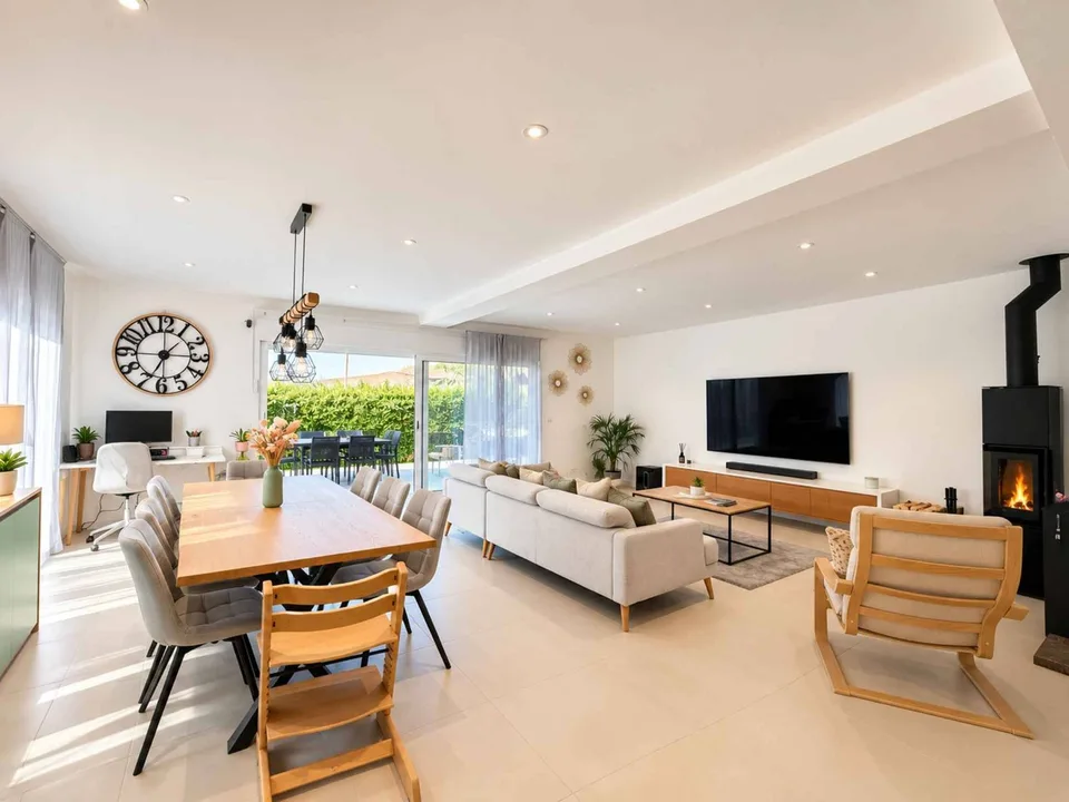 Cuarny Villa für Familie von 2019, Garten, Pergola und Kino im Untergeschoss – Foto 6 von 13