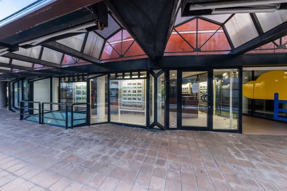 Commercial premises with storage and parking - City center – photo 8 of 10
