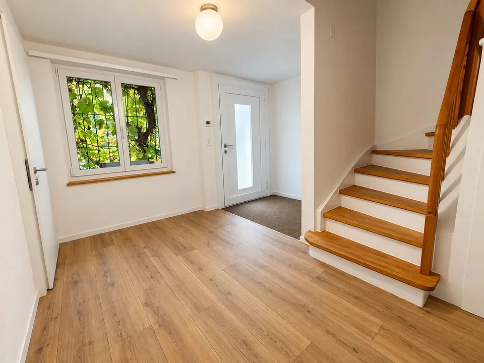 Maison de rang de 5,5 pièces rénovée à neuf avec jardin à Zurich – photo 9 sur 13
