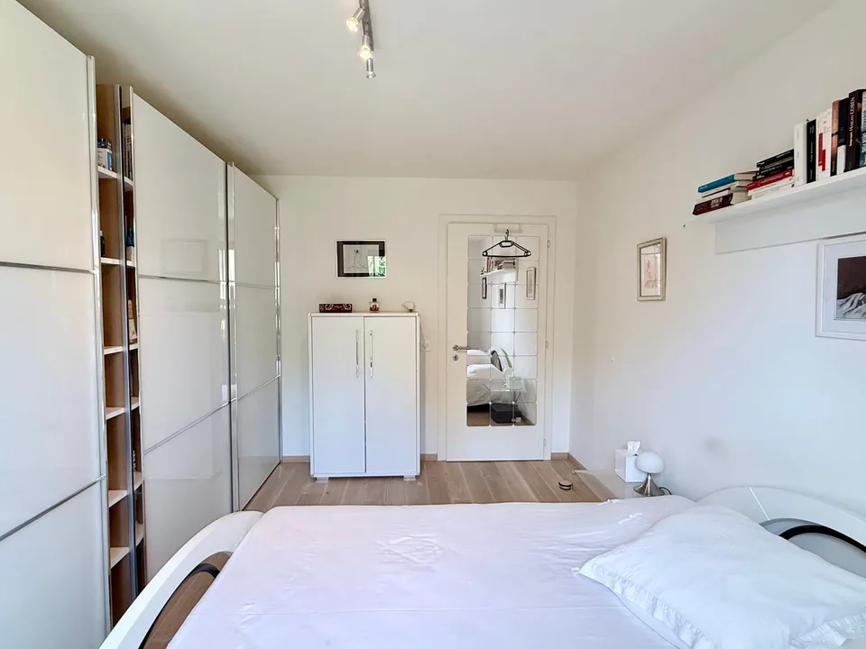 Superbe appartement de 2,5 pièces avec grande terrasse et belle échappée sur le lac et les montagnes – foto 19 di 21