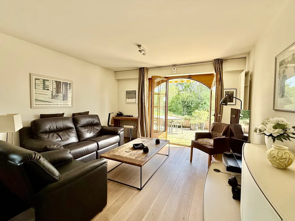 Superbe appartement de 2,5 pièces avec grande terrasse et belle échappée sur le lac et les montagnes – foto 17 di 21