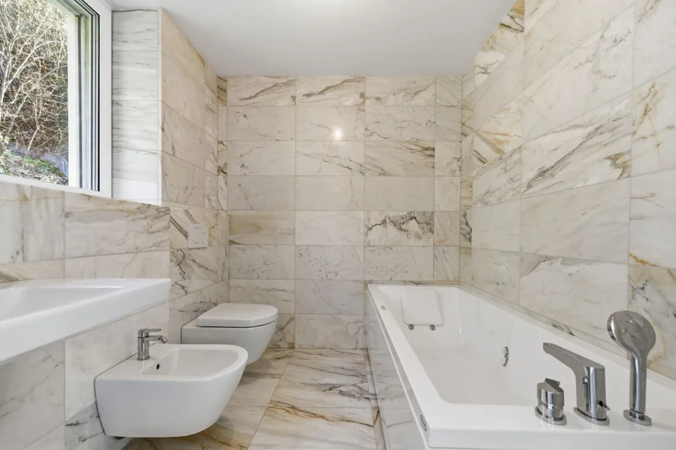 Residenza Ceresio 52: Attikawohnung mit grosser Panoramaterrasse – Foto 13 von 14