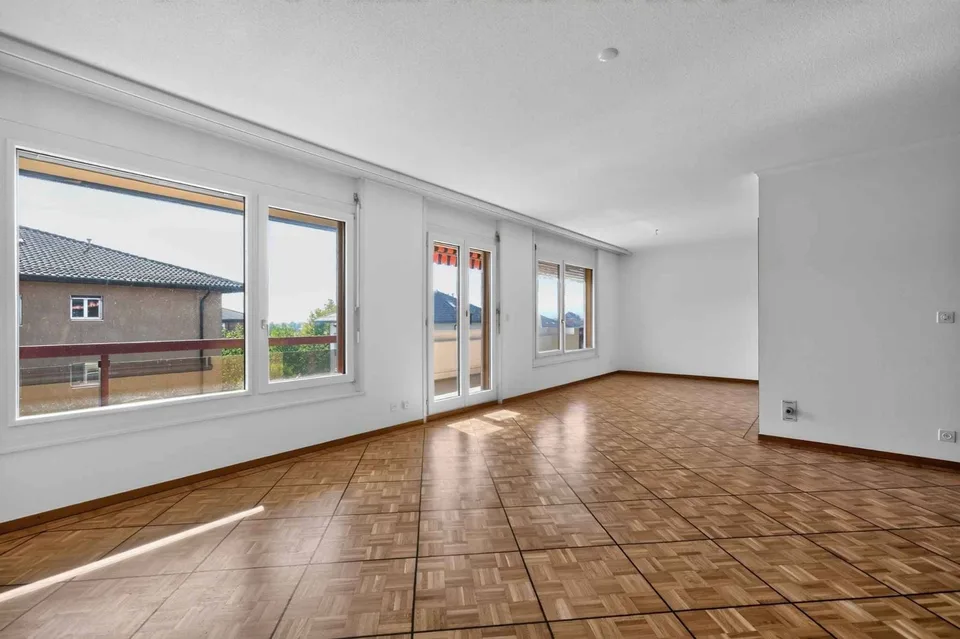 Geräumige 4,5-Zimmer-Wohnung mit Terrasse – Foto 3 von 12