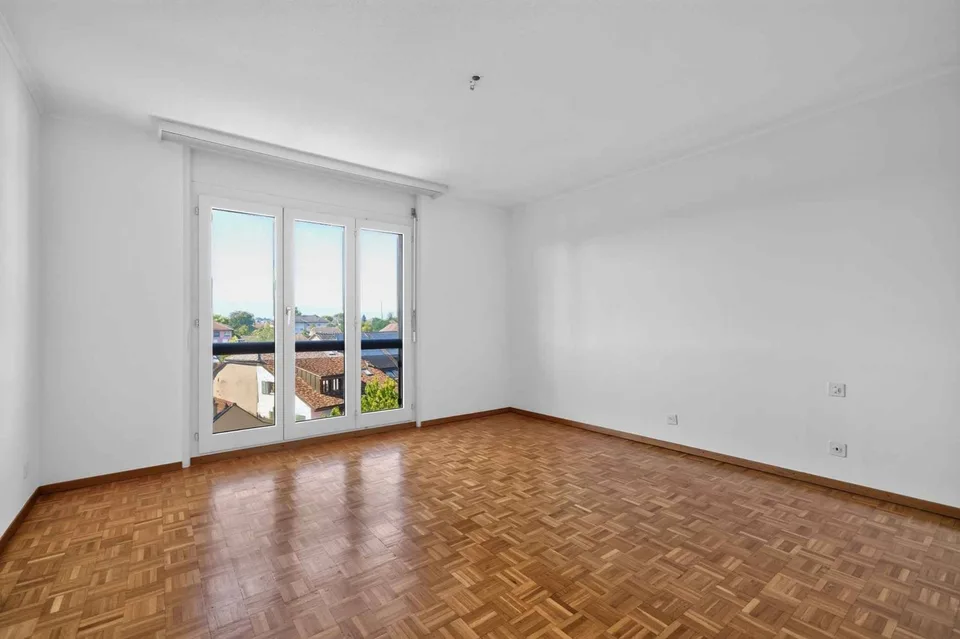 Geräumige 4,5-Zimmer-Wohnung mit Terrasse – Foto 7 von 12