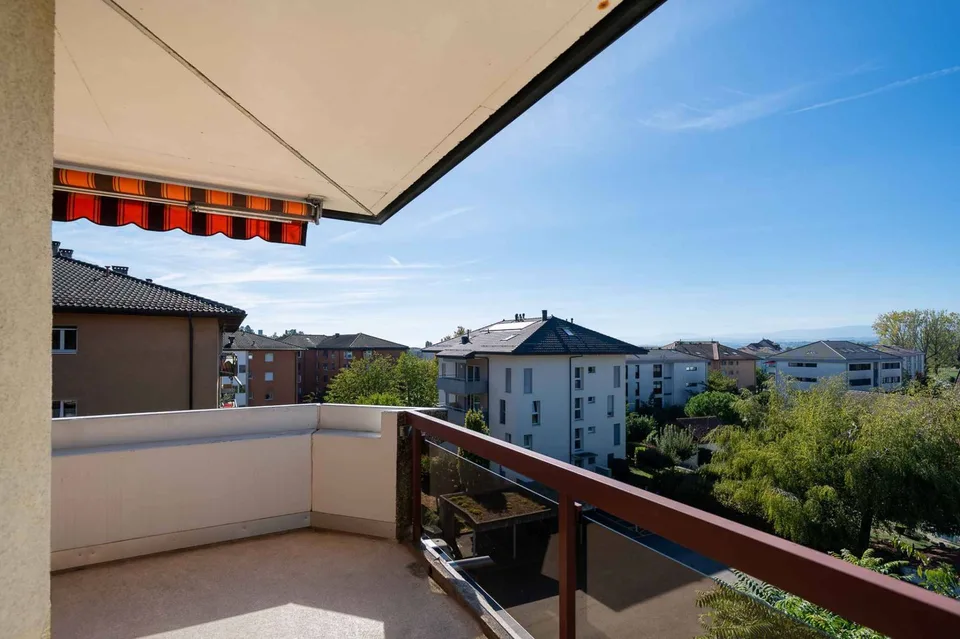 Geräumige 4,5-Zimmer-Wohnung mit Terrasse – Foto 2 von 12