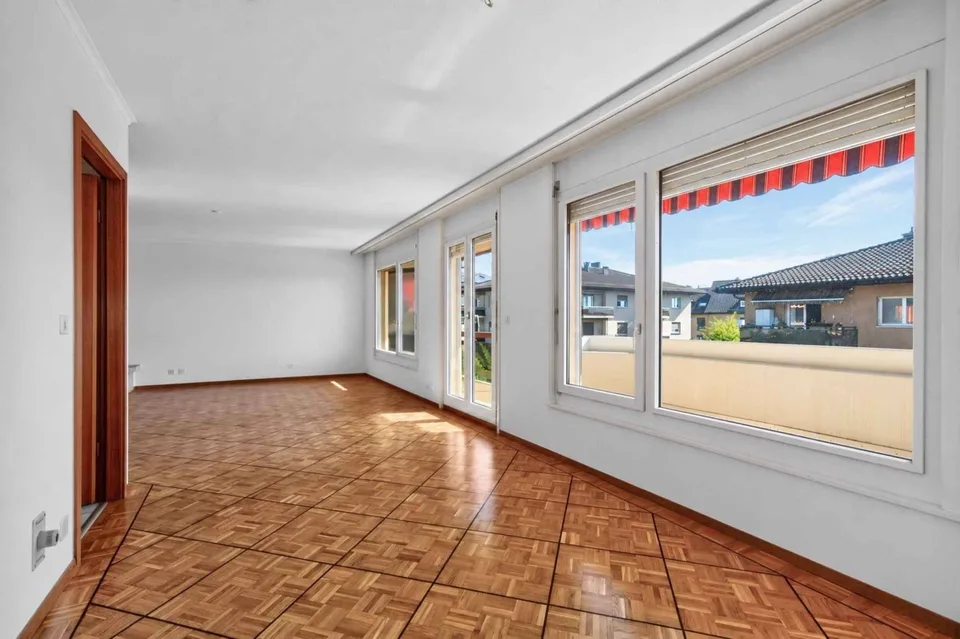 Geräumige 4,5-Zimmer-Wohnung mit Terrasse – Foto 5 von 12