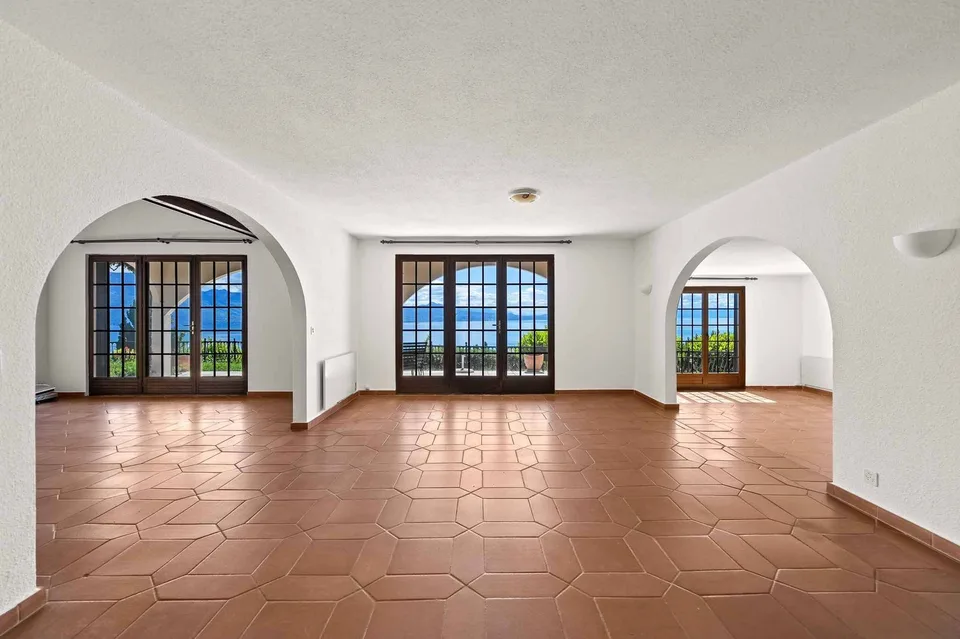 Villa individuelle avec piscine et vue panoramique sur le lac – photo 3 sur 13