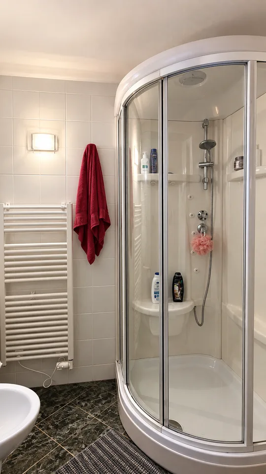 Eckenvilla mit Garten, Schwimmbad im Wohnkomplex – Foto 16 von 17