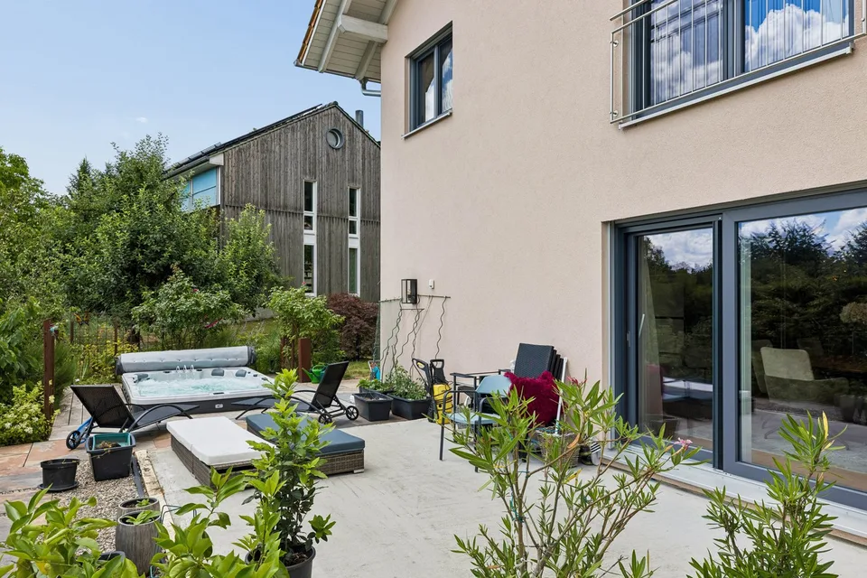 Ihr Familienzuhause im Aaretal: SwimSpa, Schlossblick und Platz für alle – Foto 2 von 30