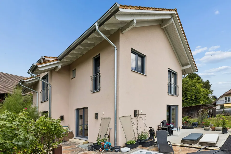 Ihr Familienzuhause im Aaretal: SwimSpa, Schlossblick und Platz für alle – Foto 3 von 30