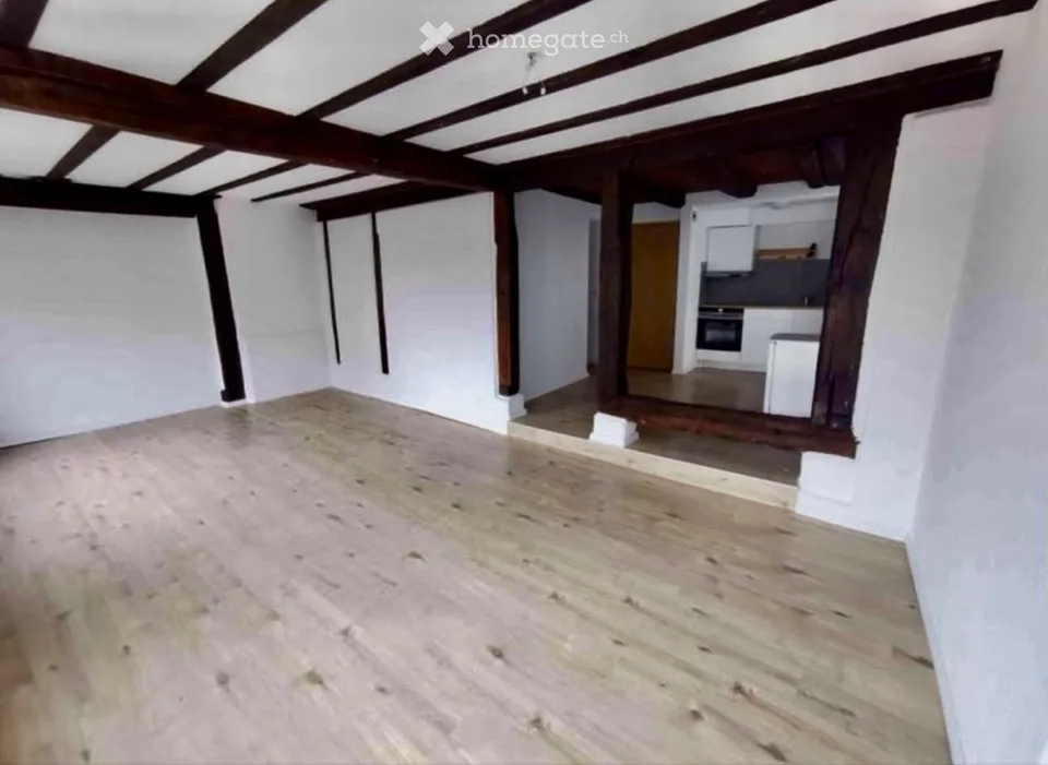 Charmante 2.5-Zi.-EG-Wohnung mit Sichtbalken & neuer Küche – Foto 4 von 5