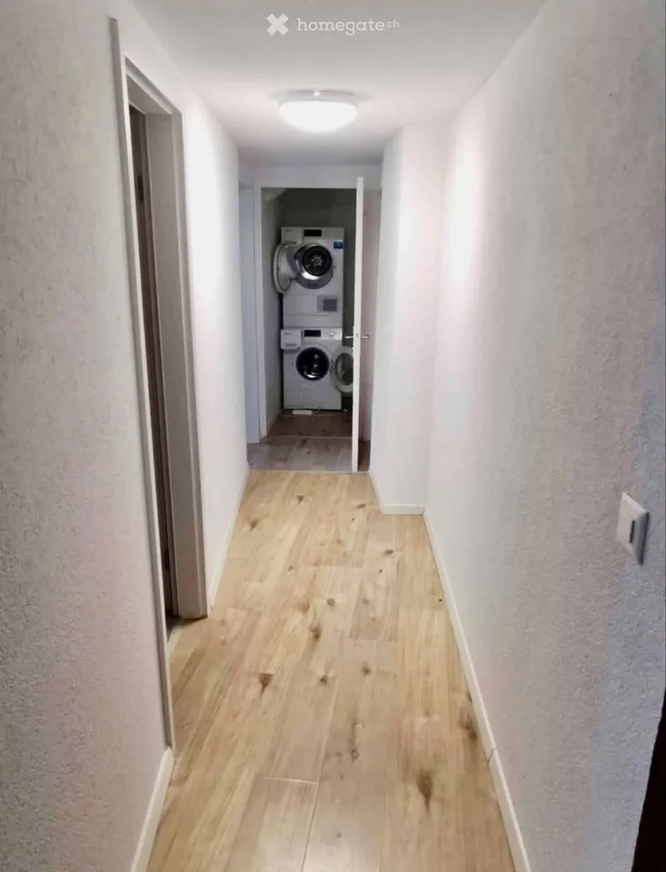 Charmante 2.5-Zi.-EG-Wohnung mit Sichtbalken & neuer Küche – Foto 2 von 5